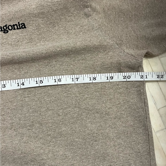 Patagonia Men's Beige Responsibili-Tee with Logo on Back & Yellow Laundry Bag - Picture 6 of 10